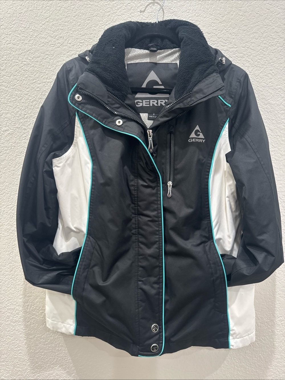 Gerry Women’s Small Ski Snow Jacket Black White Hooded Waterproof Winter Coat